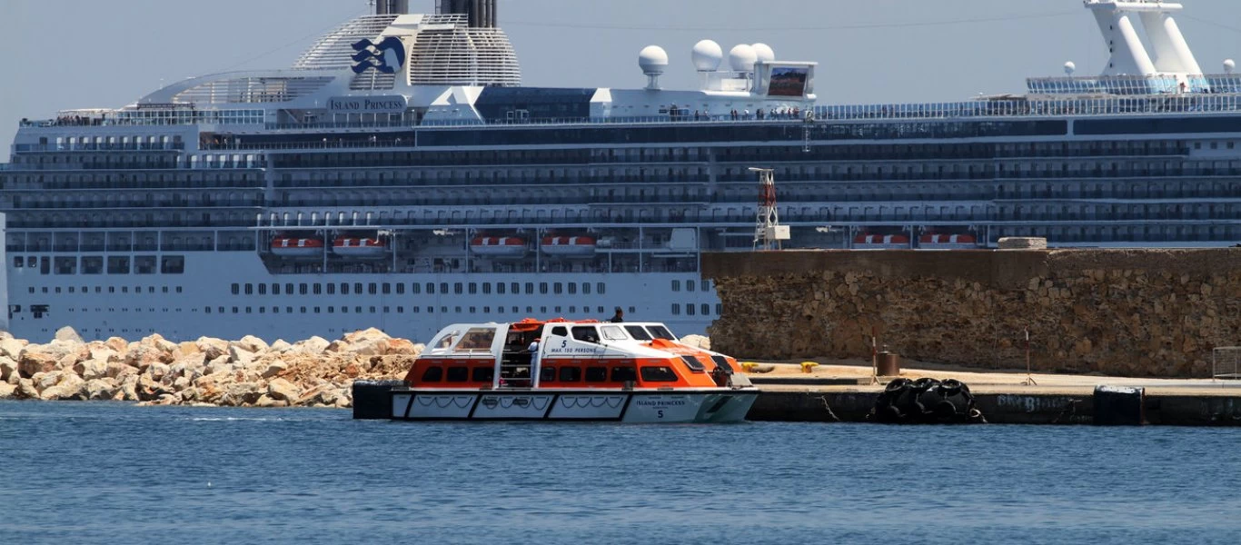 Κοροναϊός: Παγκόσμια ανησυχία για τους 7.000 εγκλωβισμένους στο κρουαζιερόπλοιο (φώτο - βίντεο)